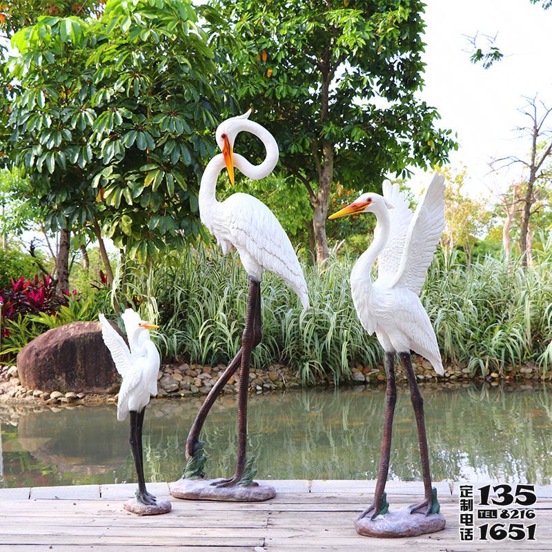 公園池塘創意玻璃鋼仿真仙鶴雕塑 公園池塘創意玻璃鋼仿真仙鶴雕塑