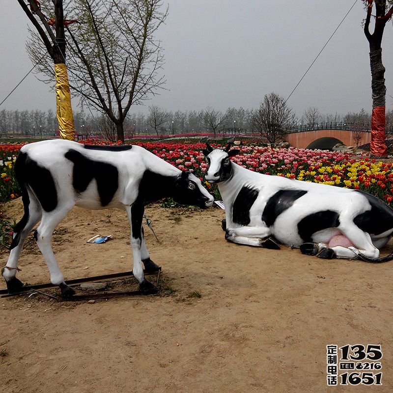 農場戶外玻璃鋼仿真奶牛雕塑 農場戶外玻璃鋼仿真奶牛雕塑
