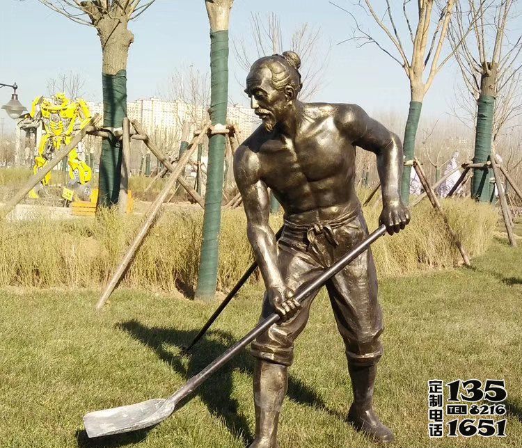 戶(hù)外景觀鋤草的農(nóng)民玻璃鋼仿銅擺件春耕人物雕塑 戶(hù)外景觀鋤草的農(nóng)民玻璃鋼仿銅擺件春耕人物雕塑