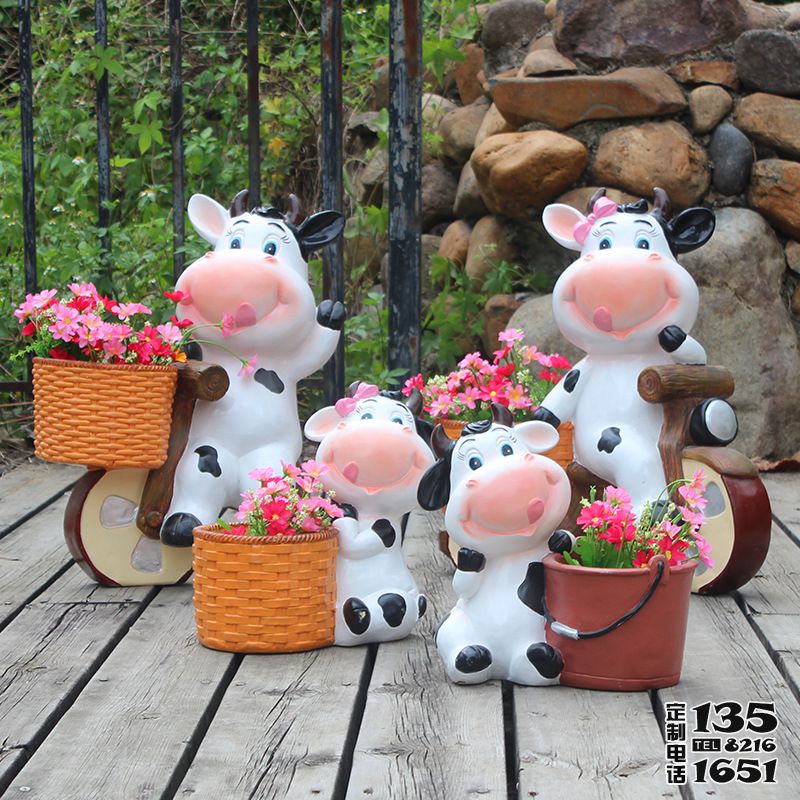 花園創(chuàng)意玻璃鋼可愛(ài)卡通奶牛雕塑