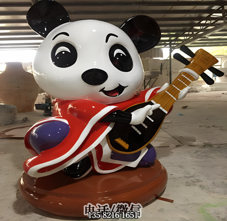 彈琵琶的卡通熊貓公仔 彈琵琶的卡通熊貓公仔