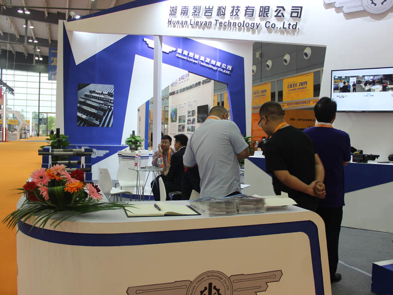 巖石劈裂機廠家  巖石劈裂機廠家